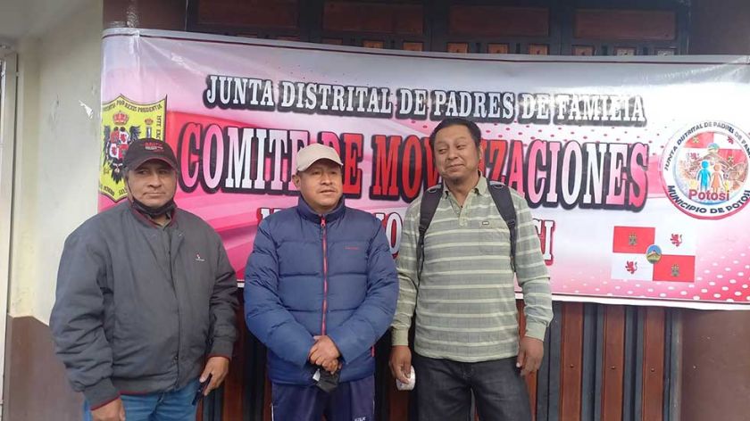 Padres de familia mantienen su estado de emergencia por ítems