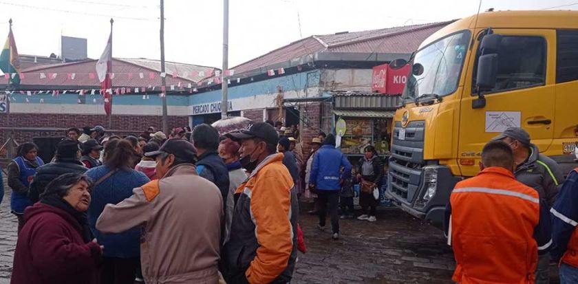 Comerciantes se aponen a las obras de mercado Chuquimia