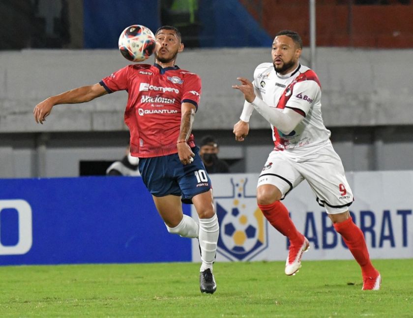 Nacional roba un punto a Wilstermann en Cochabamba