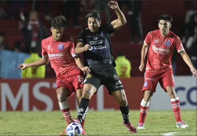 En el debut de Martins, Independiente del Valle no pudo con Argentinos Juniors en la Libertadores