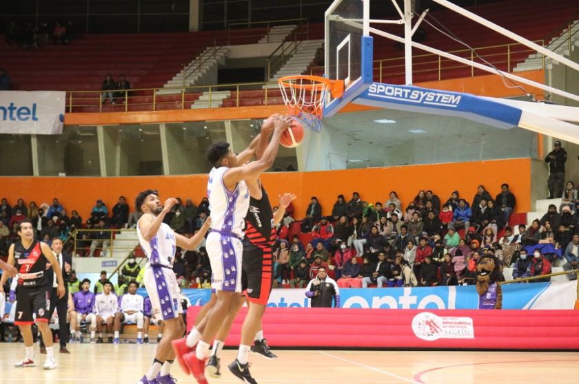 Leones cae en su visita al cuadro de Saracho