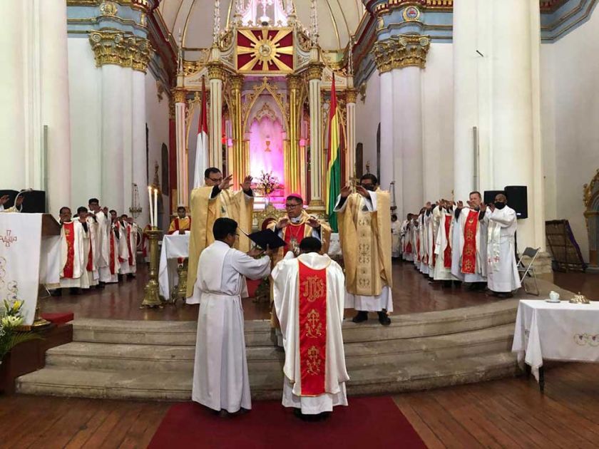 Piden unidad para Bolivia en la Misa Crismal en Potosí