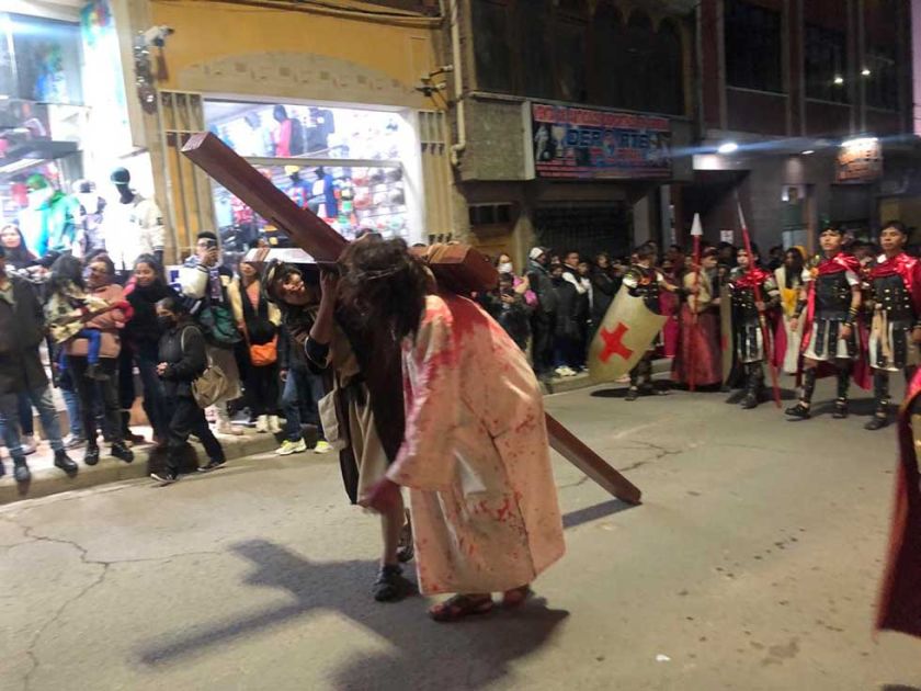 Vía Crucis del colegio Franciscano volvió a las calles de Potosí 