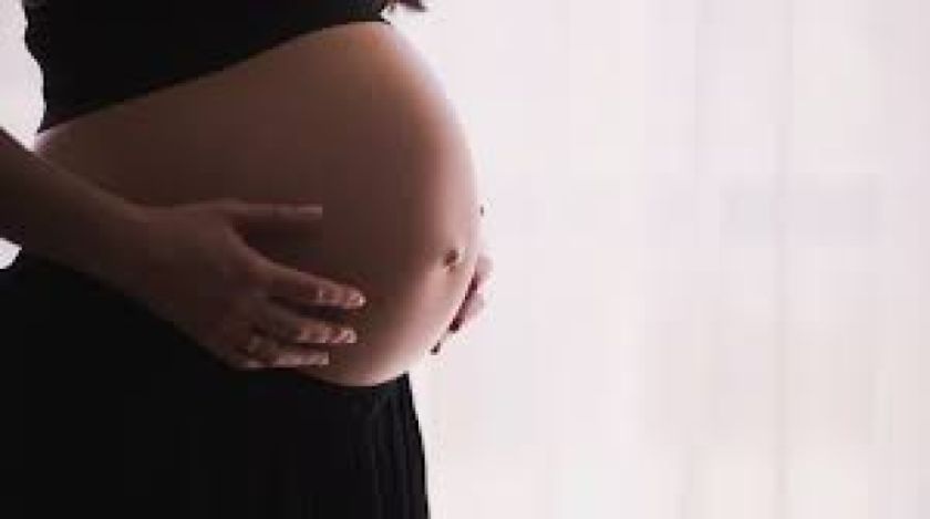 La covid puede cruzar la placenta y causar daños cerebrales en recién nacidos