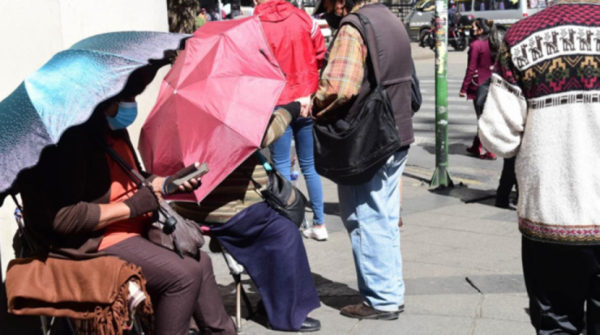 Oruro: Arrestan a tres librecambistas por vender dólar a un cambio superior al oficial