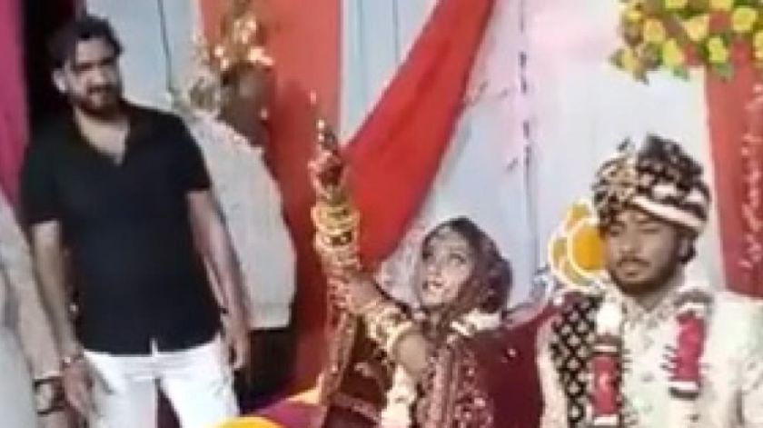 Una novia se da a la fuga en la India tras disparar al aire en su boda