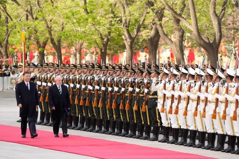 Xi afirma ante Lula que las relaciones entre Brasil y China serán “claves para la estabilidad y la paz mundiales”