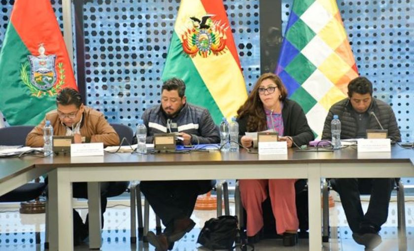 Oficialismo y oposición reaccionan tras fallo que paraliza elecciones judiciales