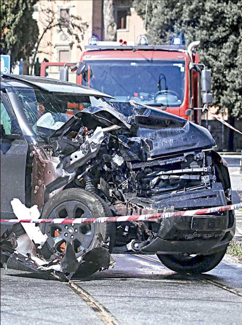 Immobile sufre accidente automovilístico en Roma