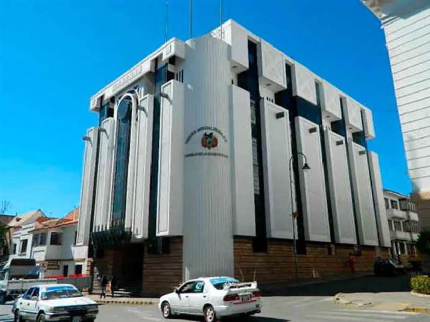 Tres vocales judiciales de Potosí son destituidos por "ch'achones"