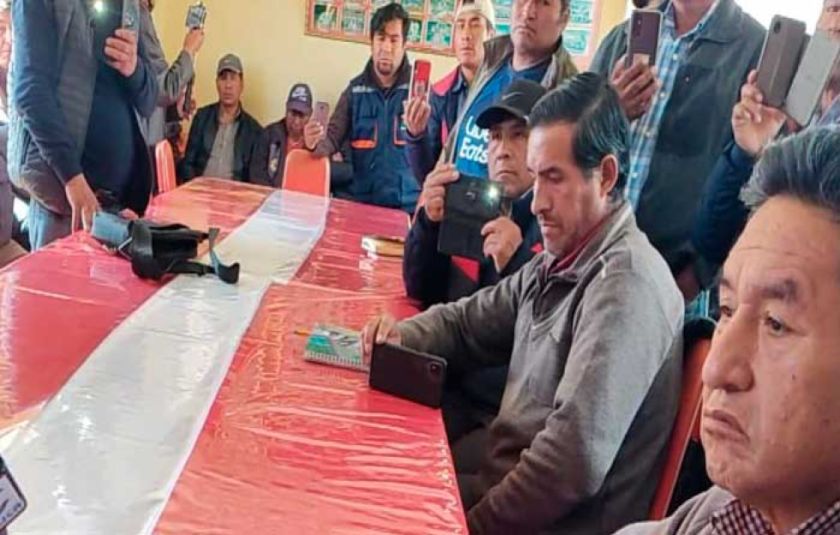 Los choferes negocian la emisión de tarjetas con la Gobernación