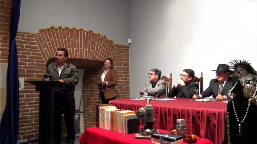 Familia dona la biblioteca de Luis Alfonso Fernández 