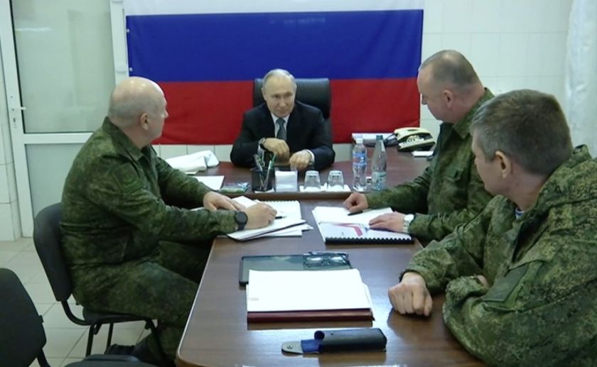 Putin visita los cuarteles de las tropas rusas en los frentes de Jersón y Lugansk