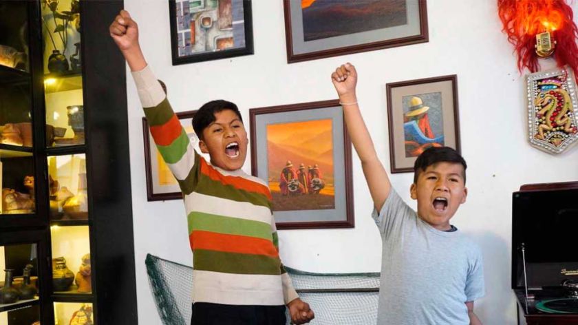 Niños bolivianos hacen "justicia" con la historia en el corto "Tantachawi"