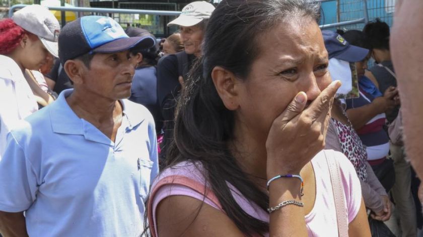 Víctimas de masacres en cárceles de Ecuador presentan demanda contra Estado