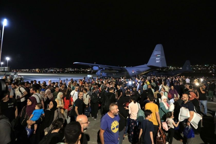 Miles de extranjeros son evacuados de Sudán