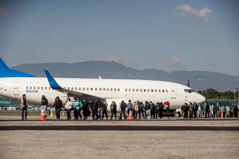 Cuba recibe 123 migrantes desde EE.UU. en el primer vuelo de deportación en dos años