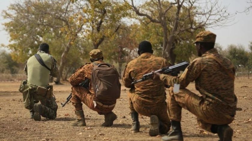 Más de 100 muertos en un ataque de "uniformados" en Burkina, según testigos