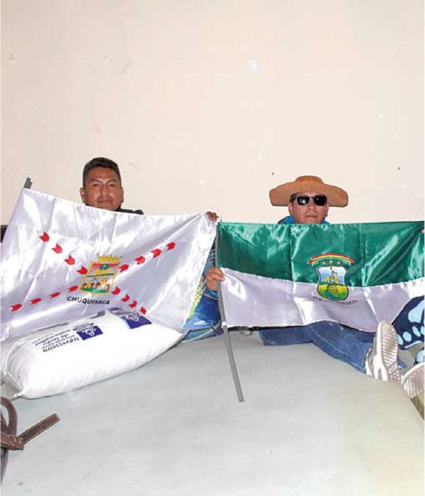 Maestros instalan nueva huelga y  sigue el conflicto