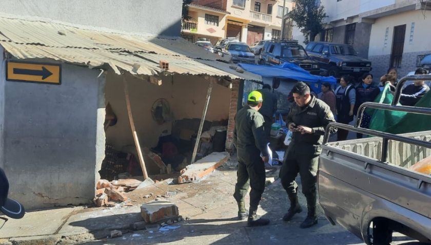 Accidente en un colegio de Sucre deja cuatro heridos, incluyendo una bebé de dos años