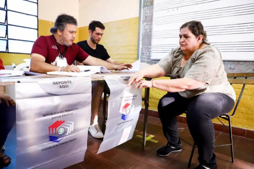 Los paraguayos elegirán al sucesor de un desgastado Mario Abdo Benítez