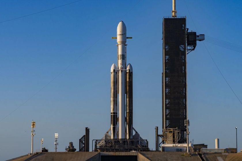 SpaceX lanza su súper cohete con el satélite Viasat 3, número uno en capacidad
