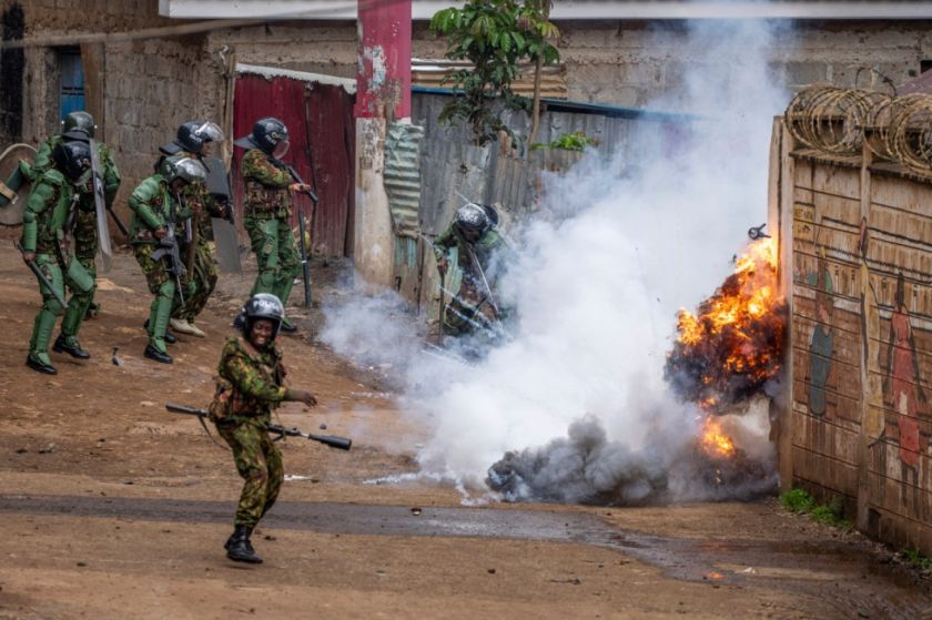 La Policía dispersa a la oposición con gases en nuevas protestas en Kenia