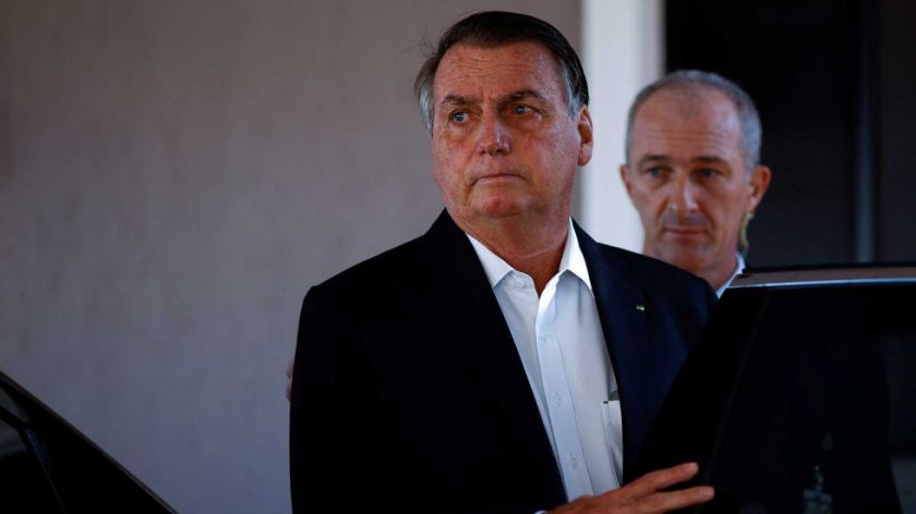 Bolsonaro afirma que no se vacunó contra covid y niega fraude con certificado