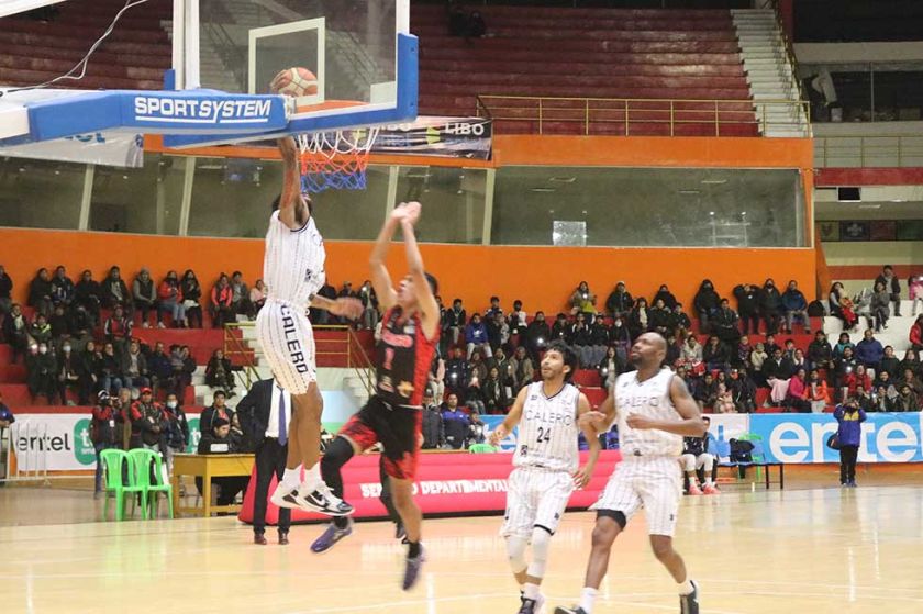 Calero gana y sube al quinto lugar en la tabla de la Libobásquet