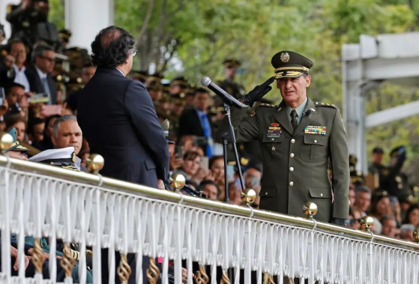 Petro posesiona al nuevo director de la Policía colombiana y pide “audacia” en su gestión