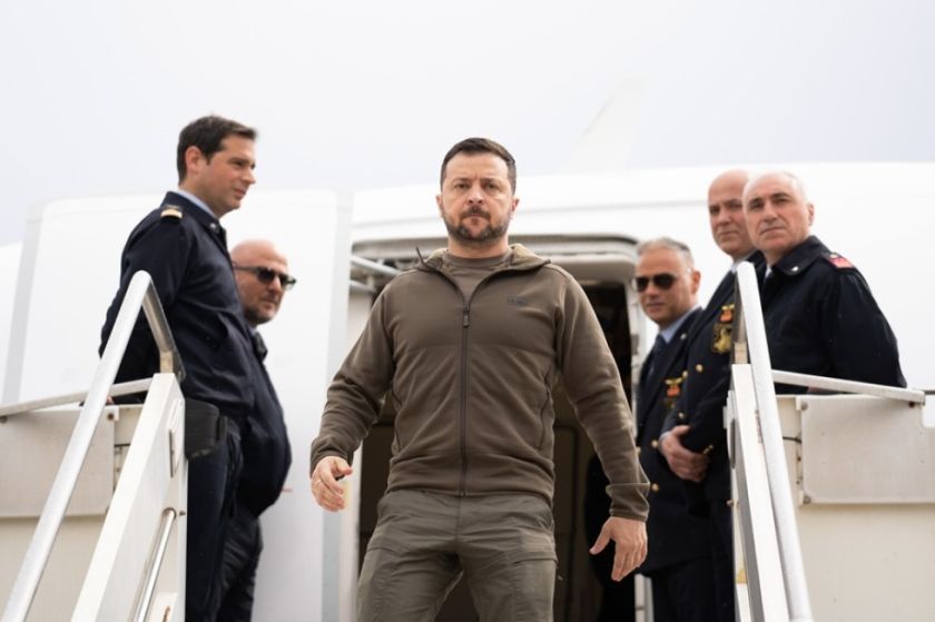 Zelenski, recibido en Roma con honores militares por el jefe del Estado italiano