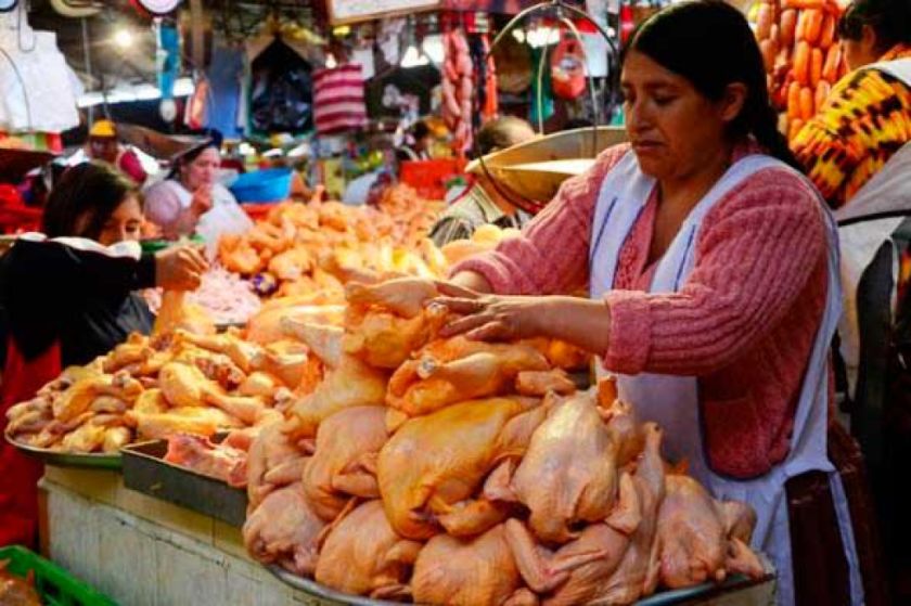 Atribuyen precios altos de huevo y pollo a mayoristas