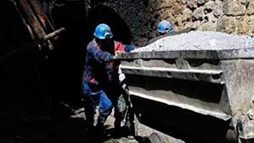 Ministro de Minería apresura la refinería de zinc de Oruro