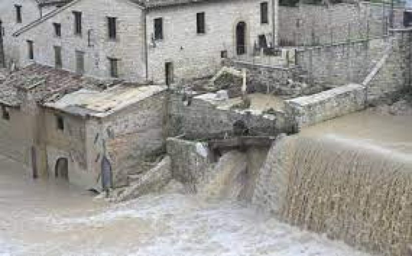 Las fuertes lluvias desbordan varios ríos y causan numerosas inundaciones en Italia