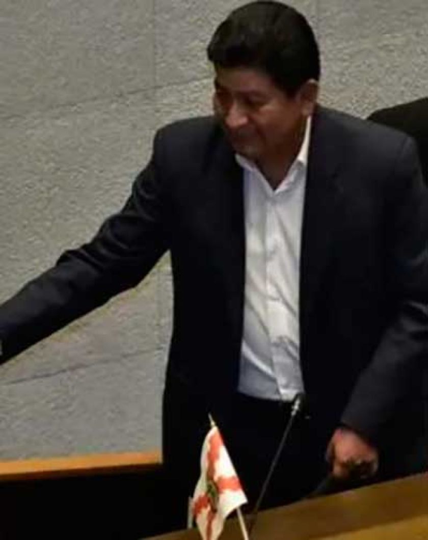 El ministro Édgar Montaño se salva de ser censurado en el Parlamento