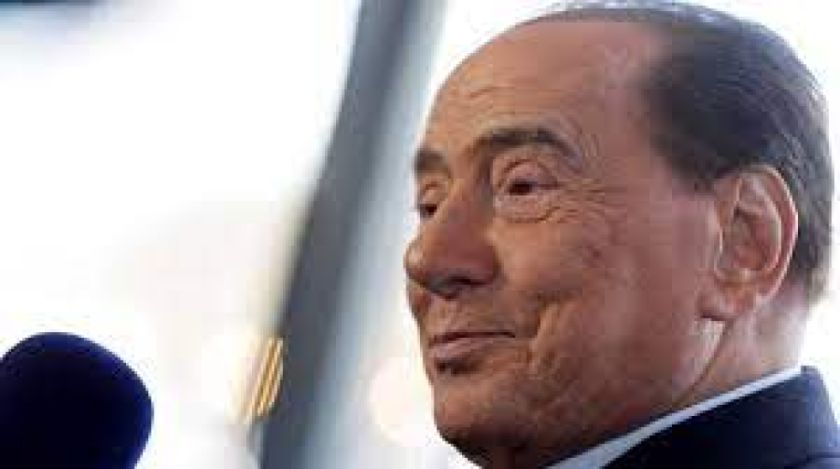 Berlusconi, dado de alta tras 44 días ingresado por complicaciones de la leucemia