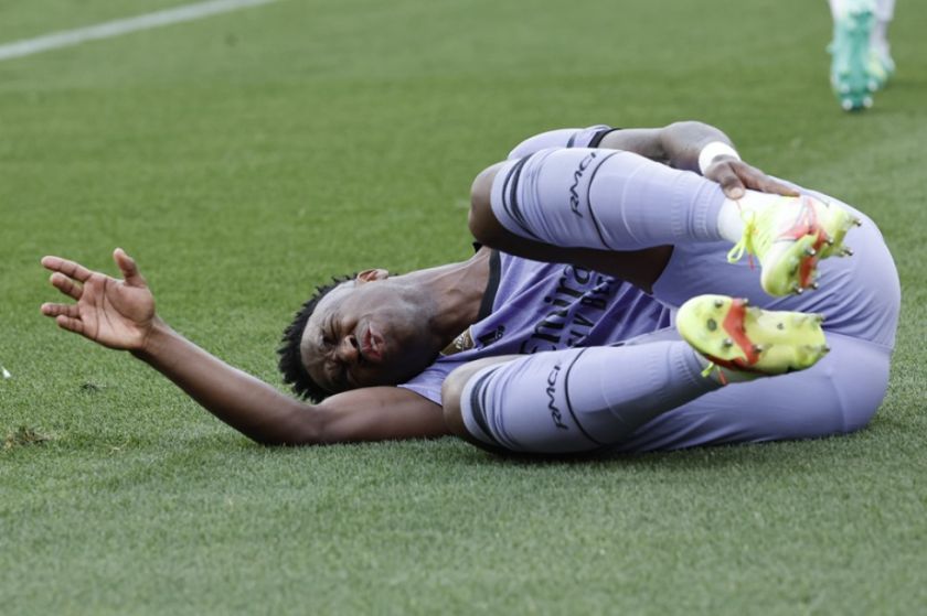 En libertad los tres jóvenes detenidos por los insultos racistas a Vinicius en Mestalla