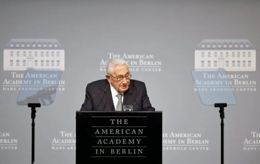 Henry Kissinger cumple 100 años agrandando un mito roto
