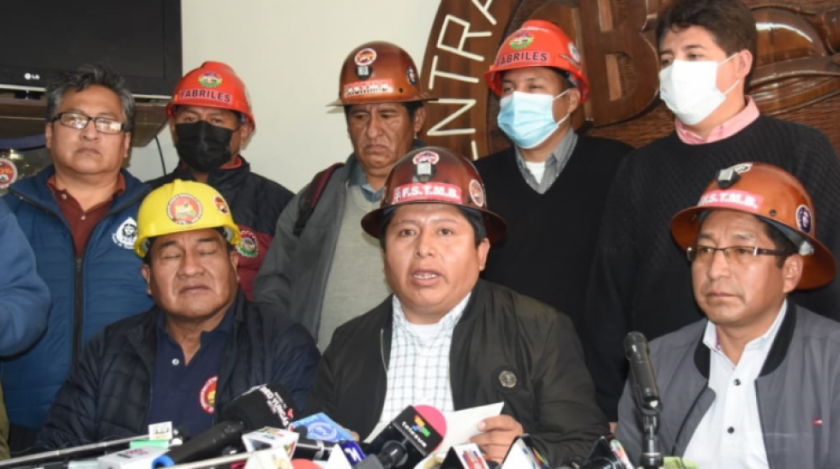 Maestros urbanos deciden dejar de aportar a la COB hasta que cambien a la dirigencia de Huarachi