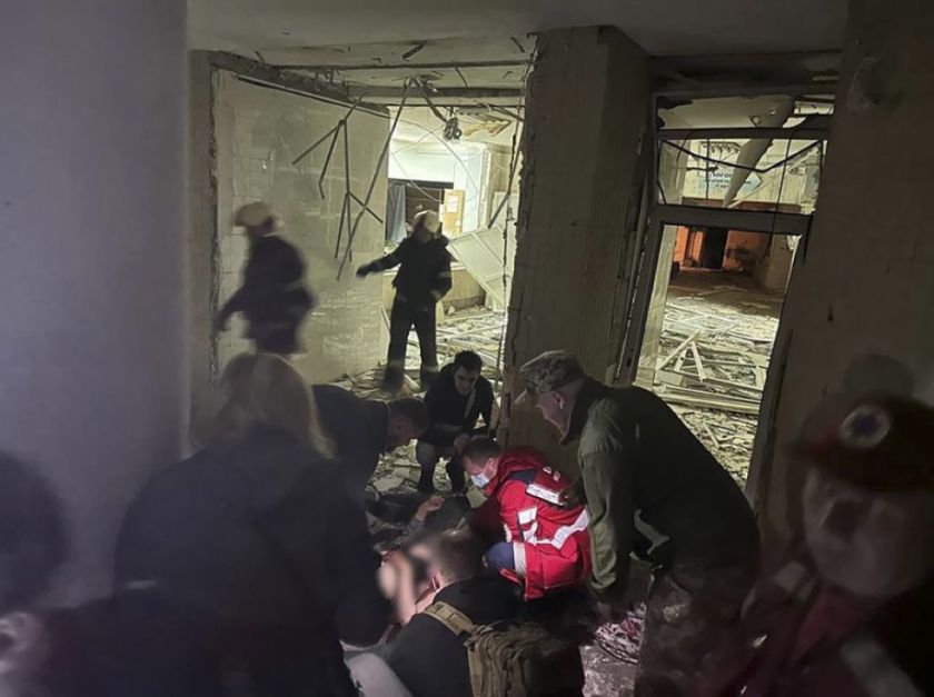 Tres muertos, entre ellas una niña de 9 años, en otro ataque ruso con misiles contra Kiev
