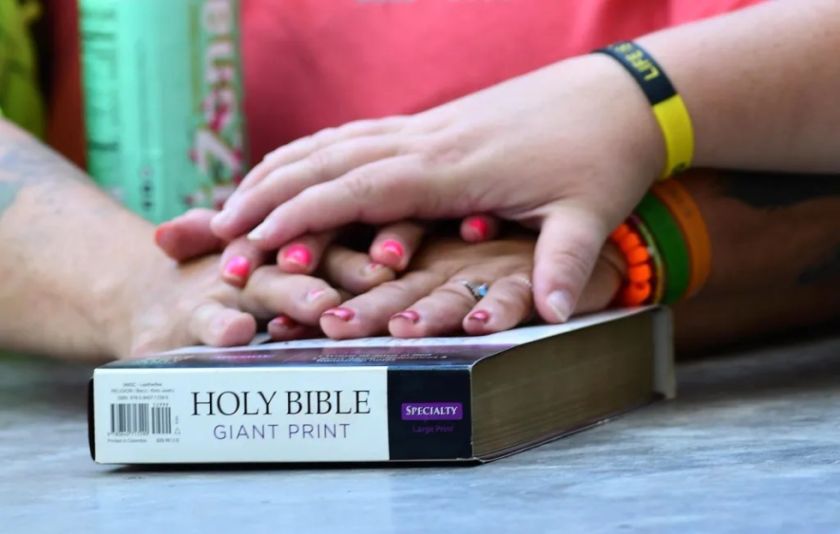 Vetan la Biblia en varias escuelas de Utah (EE.UU.) por su contenido “pornográfico”