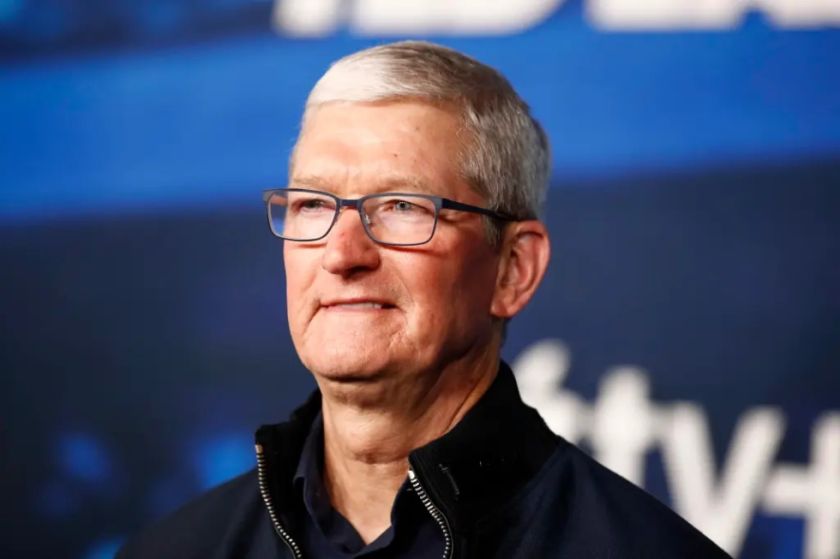 Tim Cook cree que los gobiernos van a tener difícil regular una IA que se mueve muy rápido