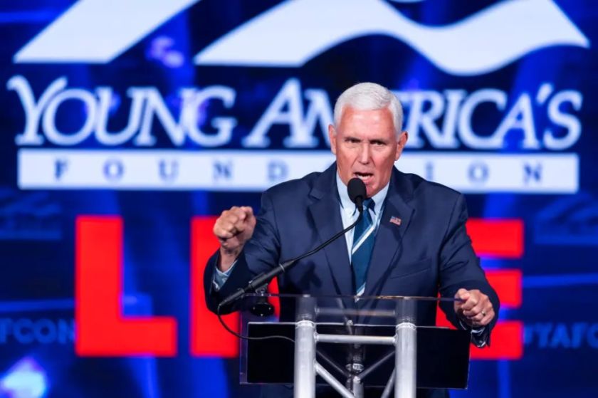 Pence arranca su campaña para las primarias republicanas con una afrenta directa a Trump