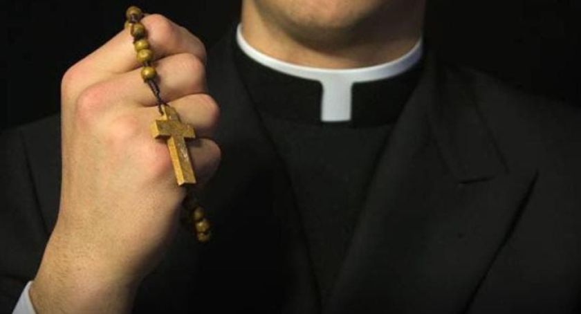 Juez sentencia a un sacerdote de Santa Cruz a 10 años de cárcel por abuso sexual de una niña