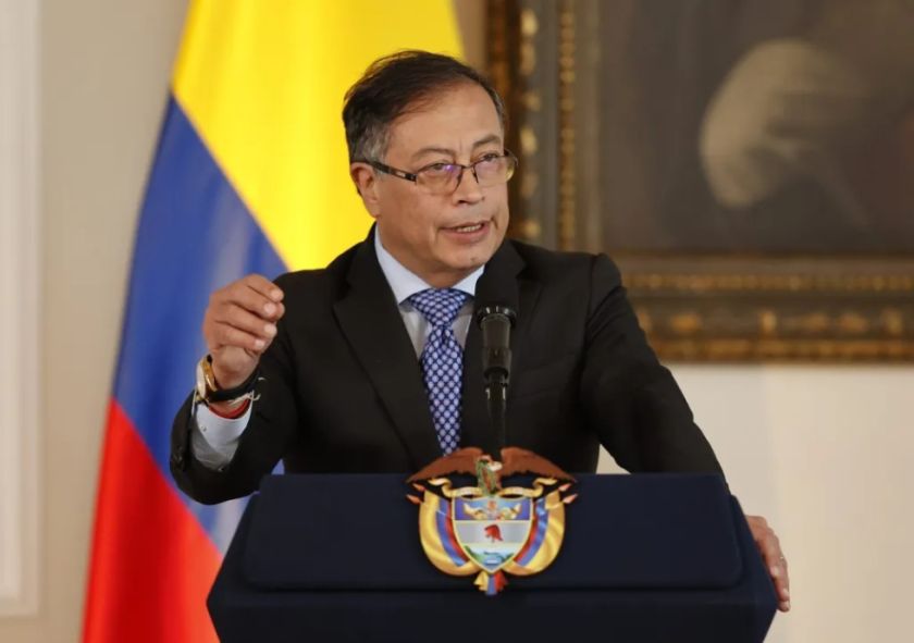 Petro dice que un coronel vinculado al escándalo de escuchas ilegales en Colombia se quitó la vida