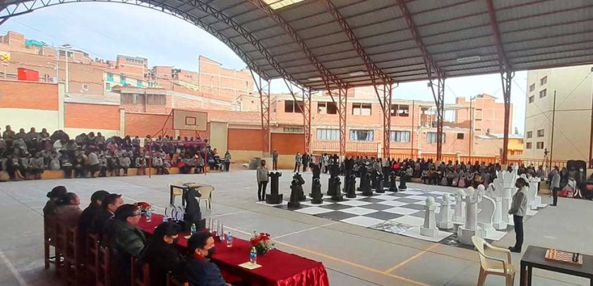 Desarrollan la fase distrital de las olimpiadas de ajedrez en las escuelas