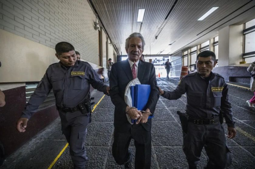 El periodista guatemalteco Zamora es condenado a seis años de prisión por lavado de dinero