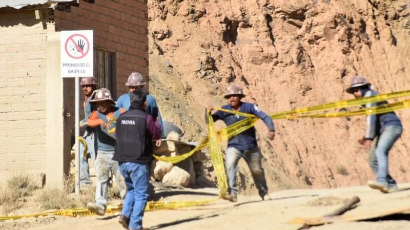 Oruso: Con dinamitazos y empujones, cooperativistas mineros agreden a periodistas 