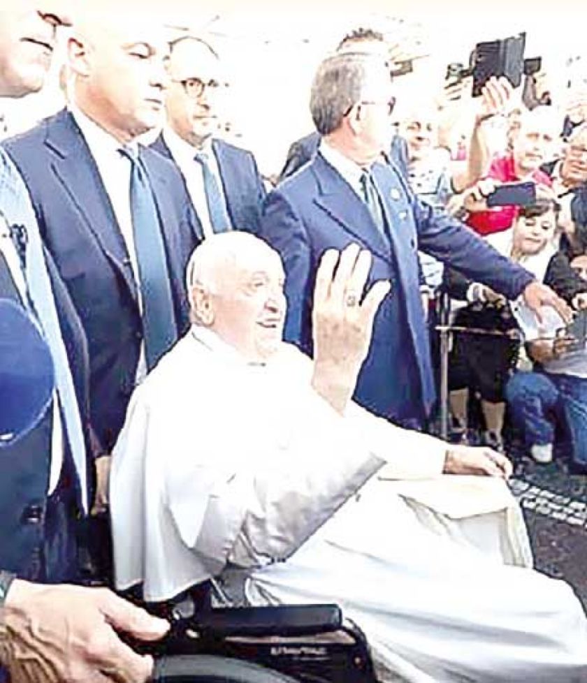 El Papa luego del alta:  “Estoy todavía vivo”