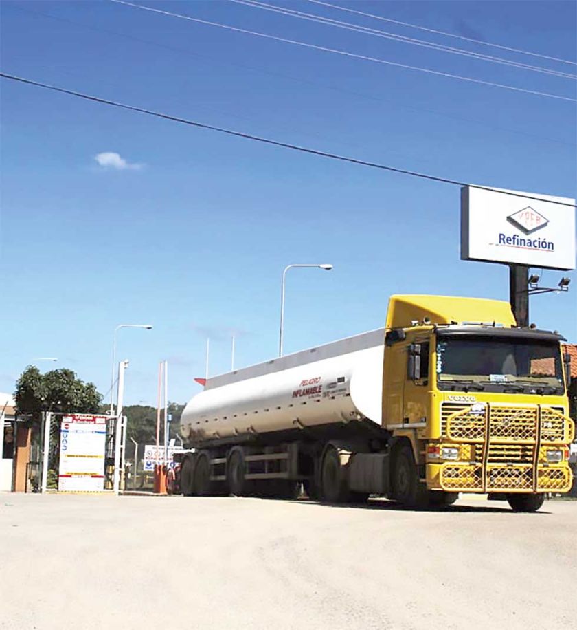 YPFB reduciría la mezcla  de alcohol en la gasolina